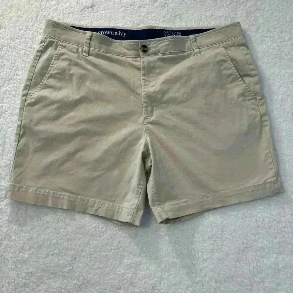 Crown & Ivy Men’s Light Colored Khaki Shorts Size 40 Motion Flex Band